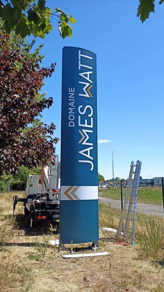 Totems & mâts réalisé par Prisme Visual